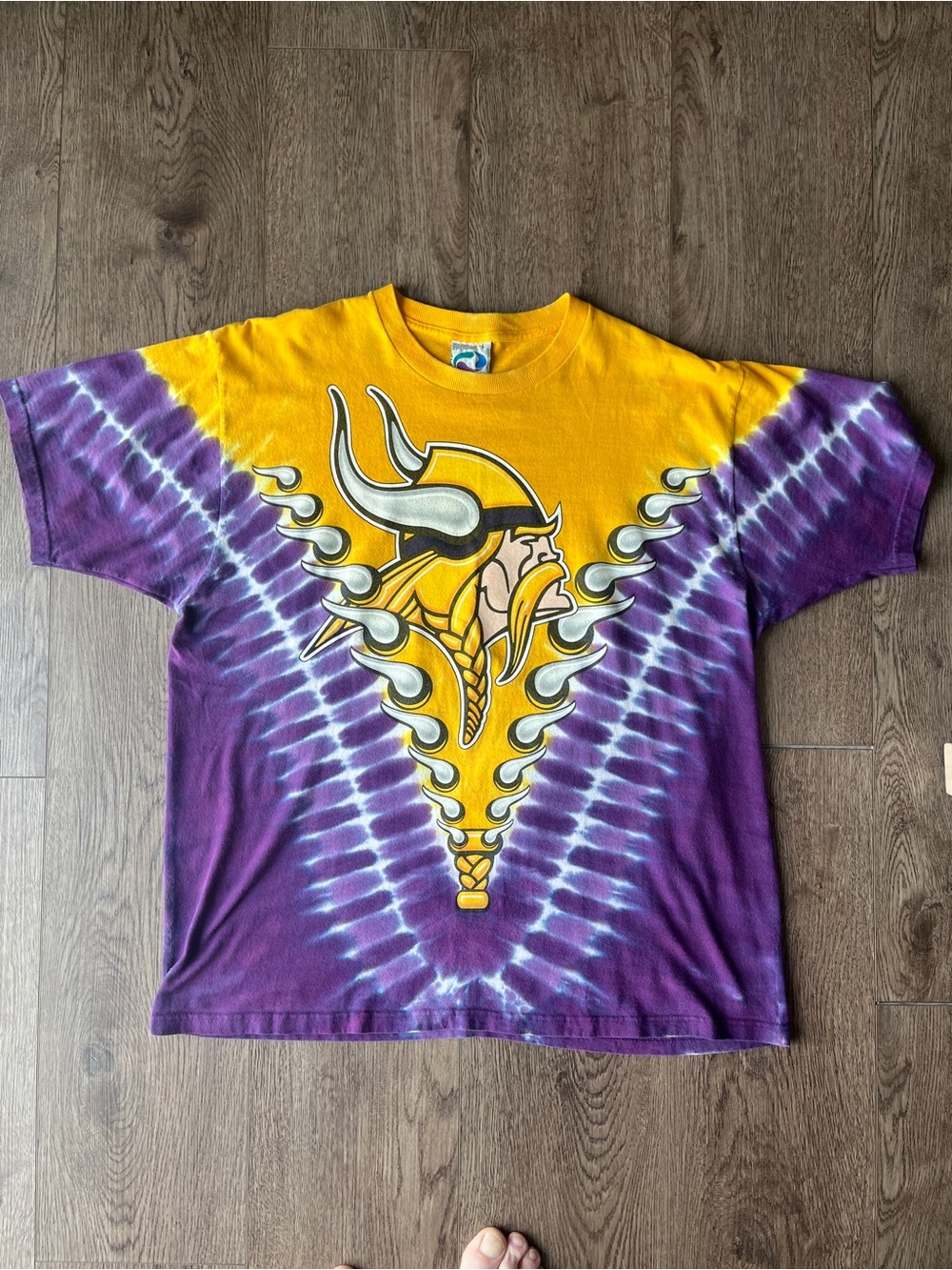 EUC Liquid Blue Vintage Minnesota Vikings Tie Dye Graphic Tee Shirt. Size Large